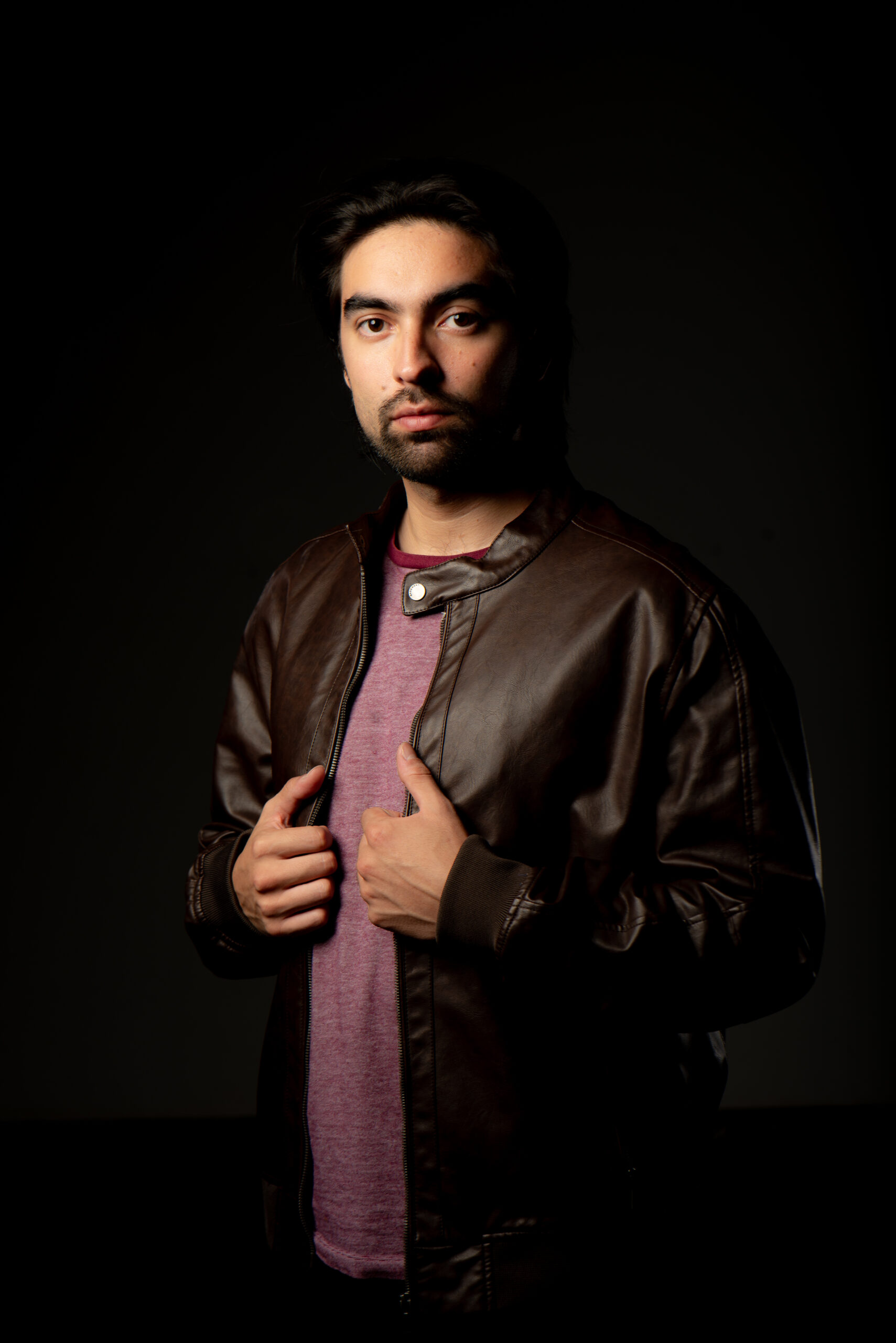 Roberto Herrera con chaqueta de cuero